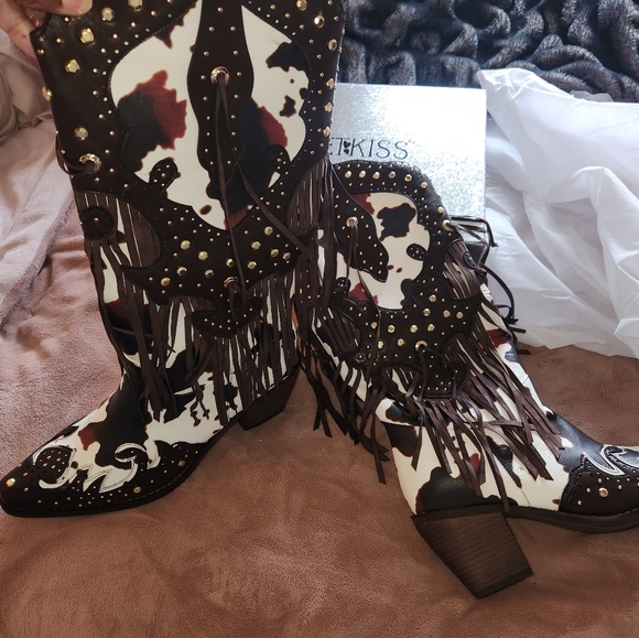 WetKiss Cowboy - Picture 3 of 6